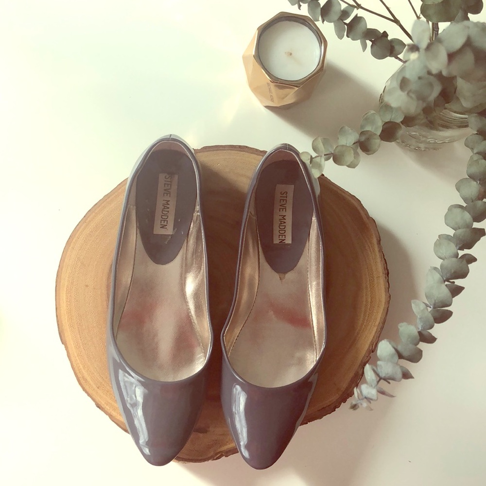 Steve Madden grey patent leather flats